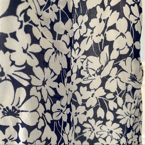 Burberry Silk Pleated Skirt Size US 6/M - Picture 9 of 11